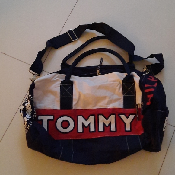 tommy hilfiger sport bag